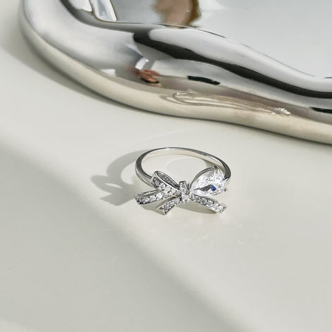 925 silver ring in bow design with zirconia stones