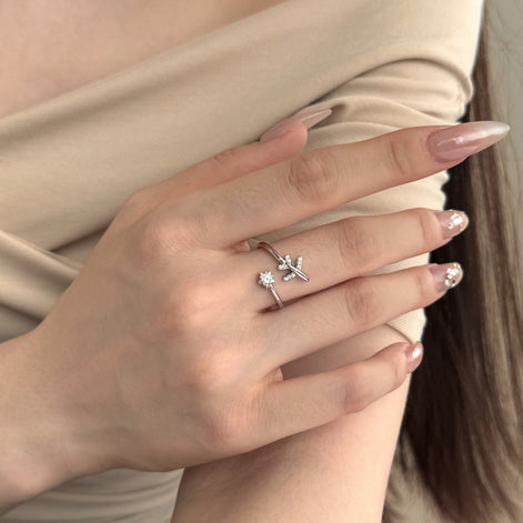 Adjustable 925 silver ring in open design with airplane and star motif