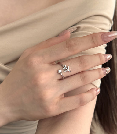 Adjustable 925 silver ring in open design with airplane and star motif