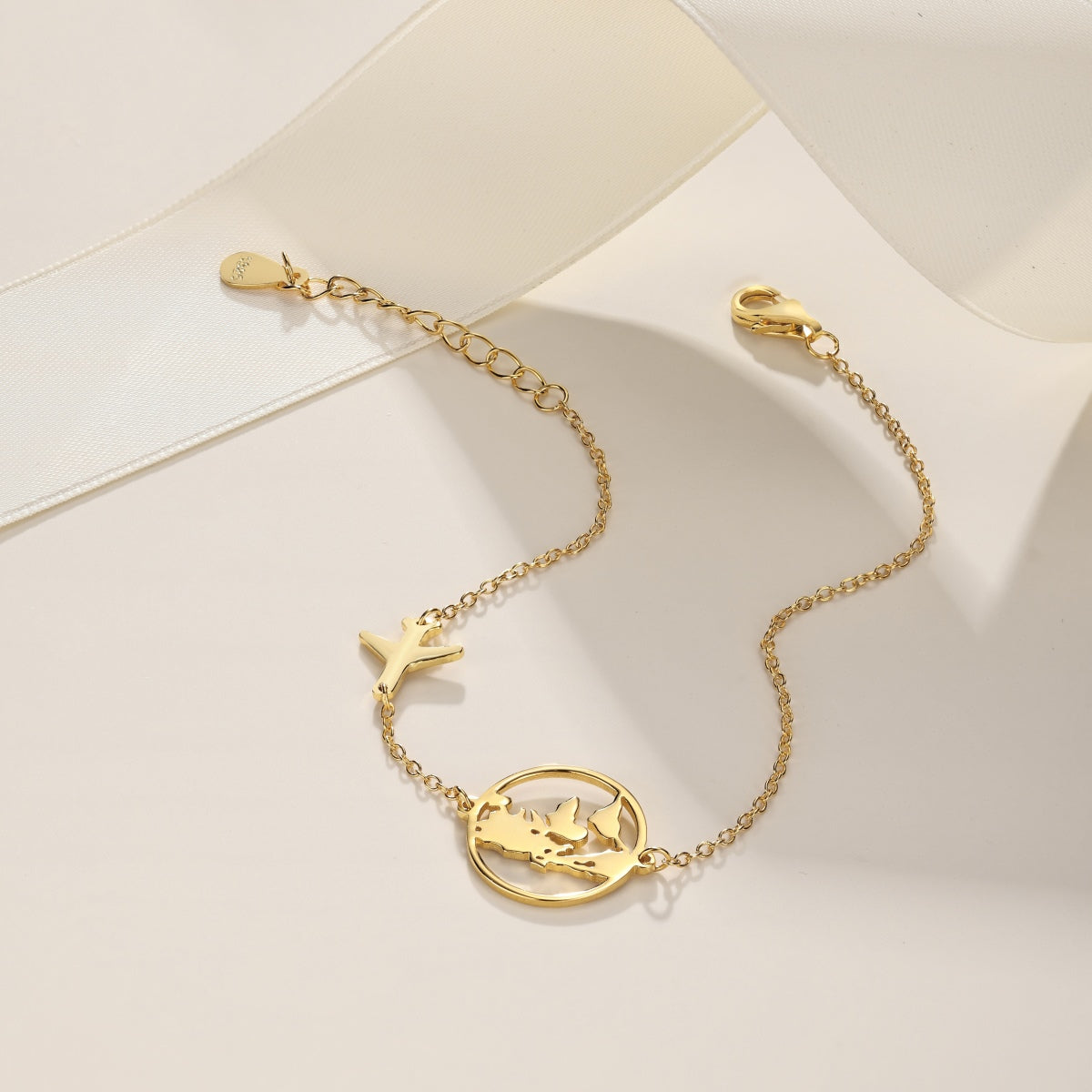 Armband mit Weltkugel und Flugzeug – Sterling Silber vergoldet