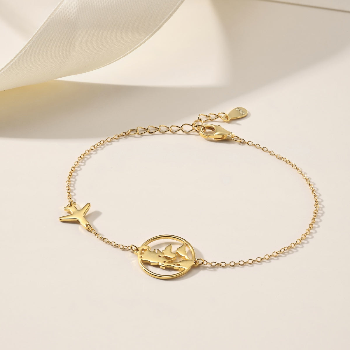 Armband mit Weltkugel und Flugzeug – Sterling Silber vergoldet