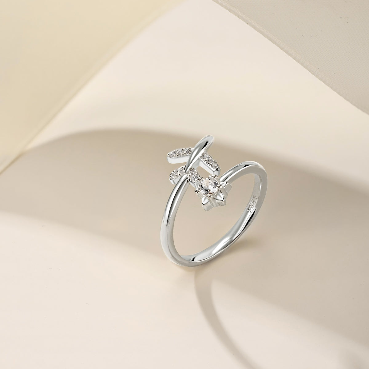 Adjustable 925 silver ring in open design with airplane and star motif