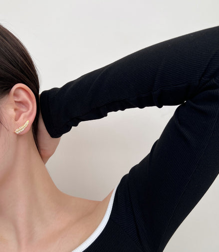 925 Sterling Silver Stud Earrings – 18K gold plated in leaf shape with zirconia