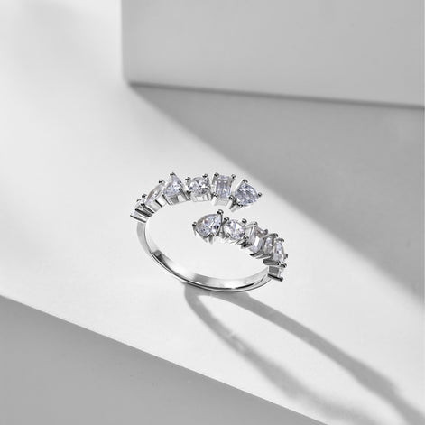 Adjustable 925 silver ring with 12 zirconia stones in unique shapes