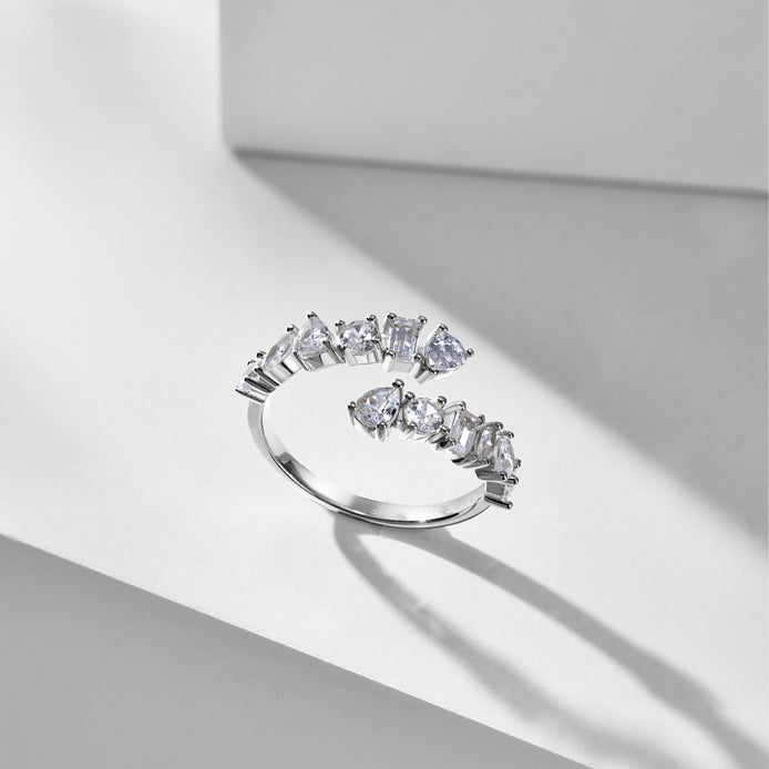 Adjustable 925 silver ring with 12 zirconia stones in unique shapes