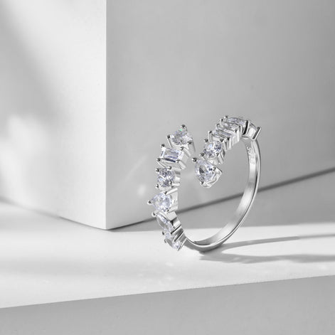 Adjustable 925 silver ring with 12 zirconia stones in unique shapes