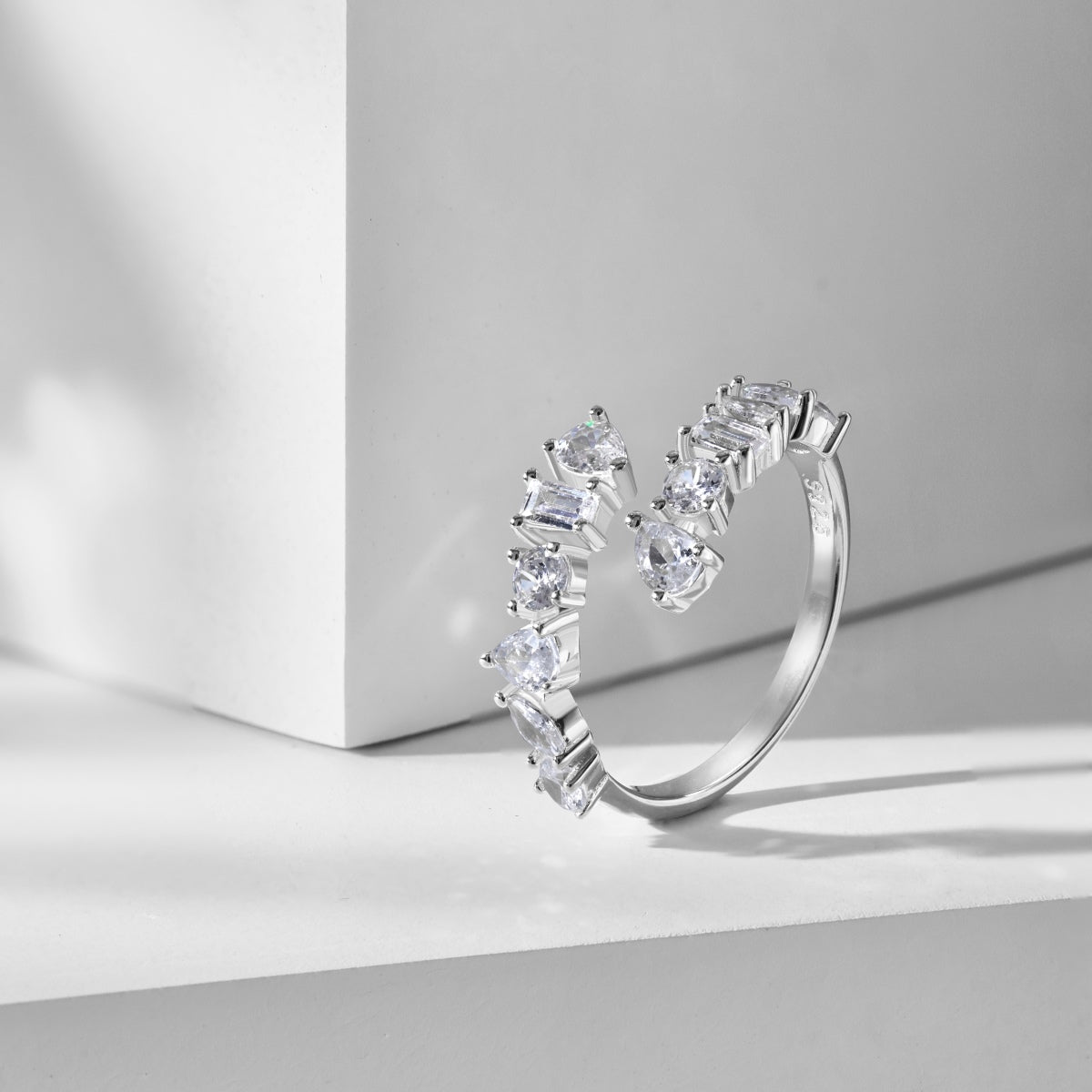 Adjustable 925 silver ring with 12 zirconia stones in unique shapes