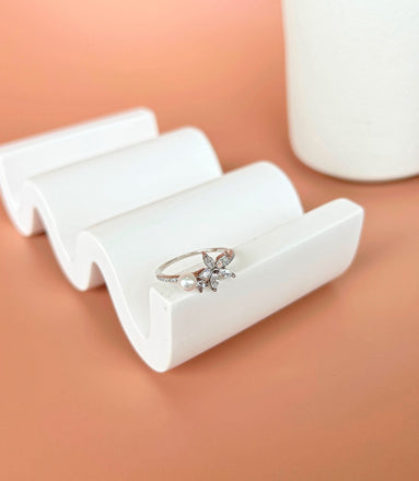 Flower ring made of 925 sterling silver with zirconia & pearl