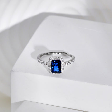 Elegant 925 silver ring with dark blue zirconia and sparkling accents