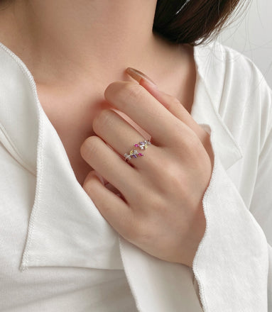 Adjustable ring made of 925 sterling silver with zirconia stones