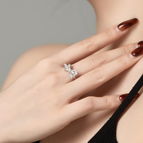 925 silver ring in bow design with zirconia stones