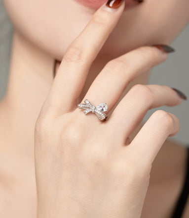 925 silver ring in bow design with zirconia stones