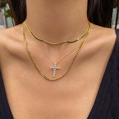 925 Sterling Silver Cross Necklace with Zirconia – Elegance with Meaning
