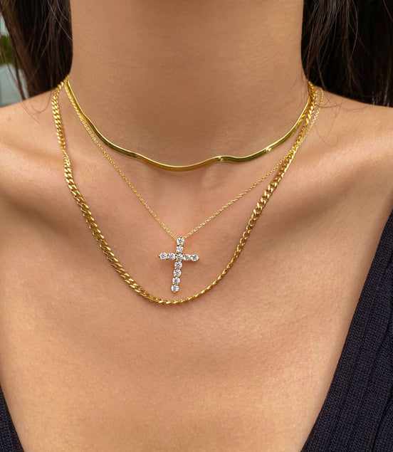 925 Sterling Silver Cross Necklace with Zirconia – Elegance with Meaning