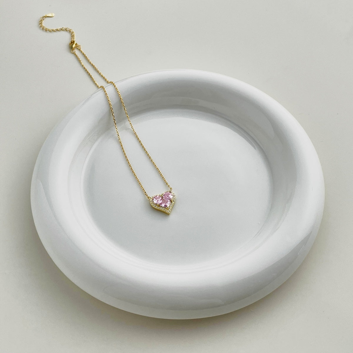 قلادة من الفضة الإسترلينية عيار 925 - مطلية بالذهب عيار 18 قيراطًا مع زركونيا على شكل قلب وردي