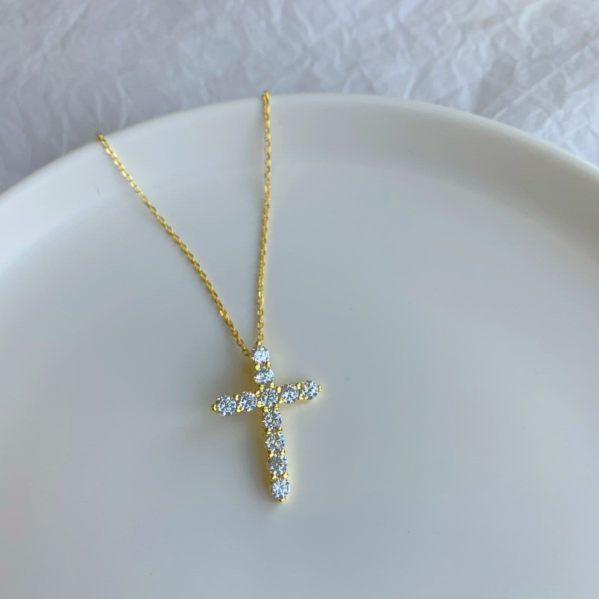 925 Sterling Silver Cross Necklace with Zirconia – Elegance with Meaning