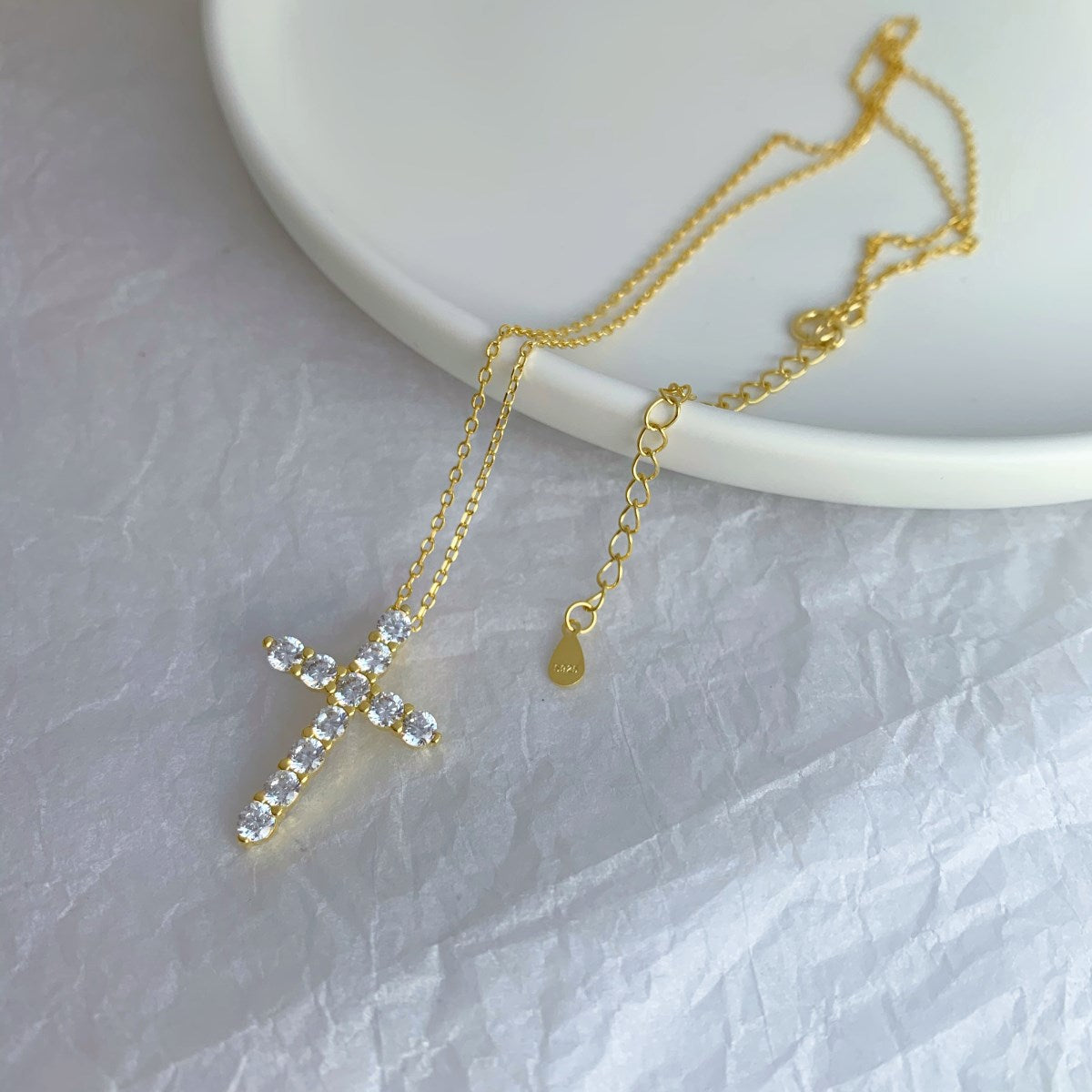 925 Sterling Silver Cross Necklace with Zirconia – Elegance with Meaning