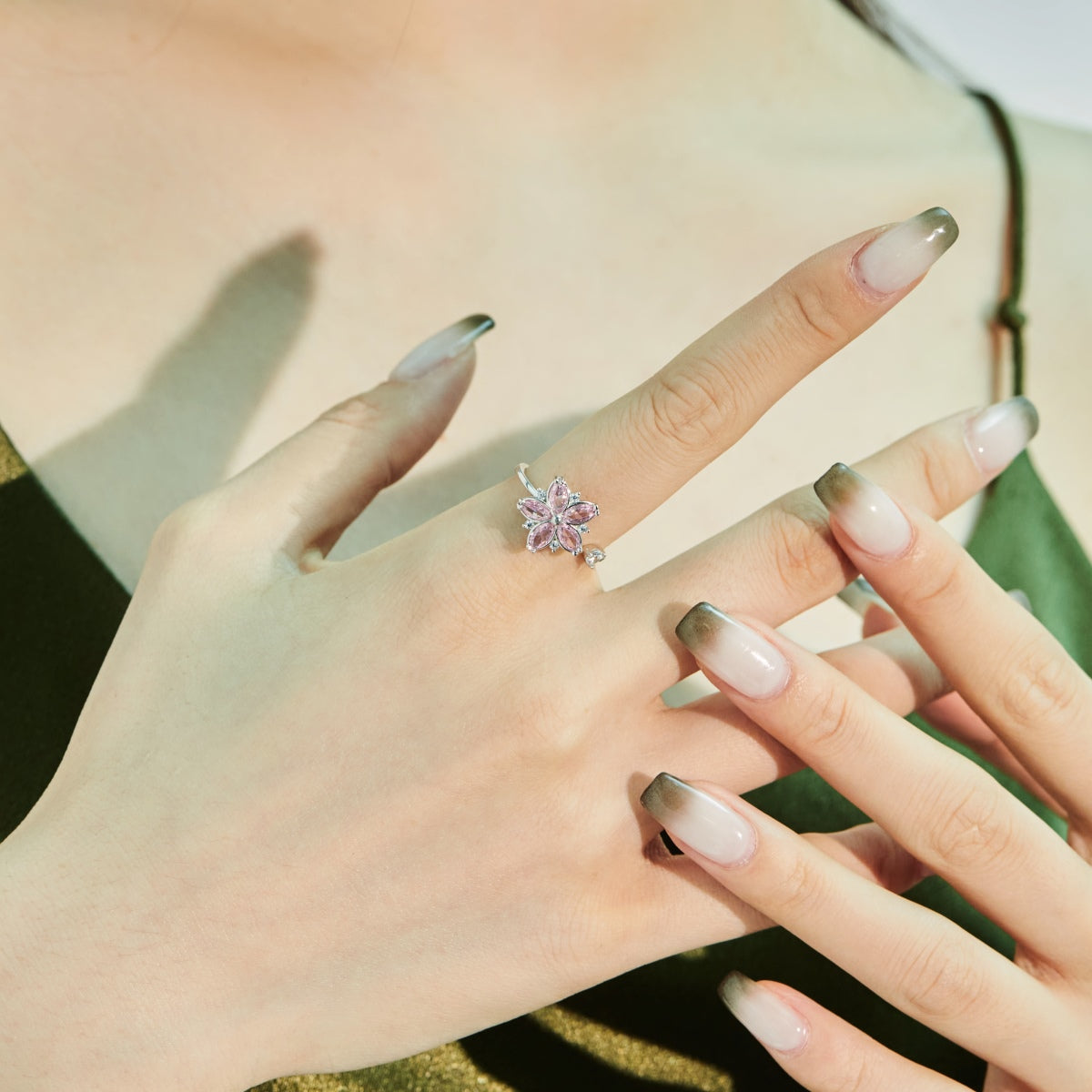 Adjustable 925 silver ring with zirconia flower