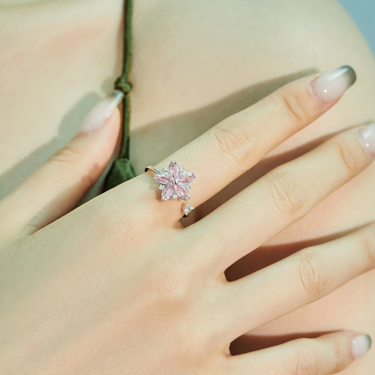 Adjustable 925 silver ring with zirconia flower