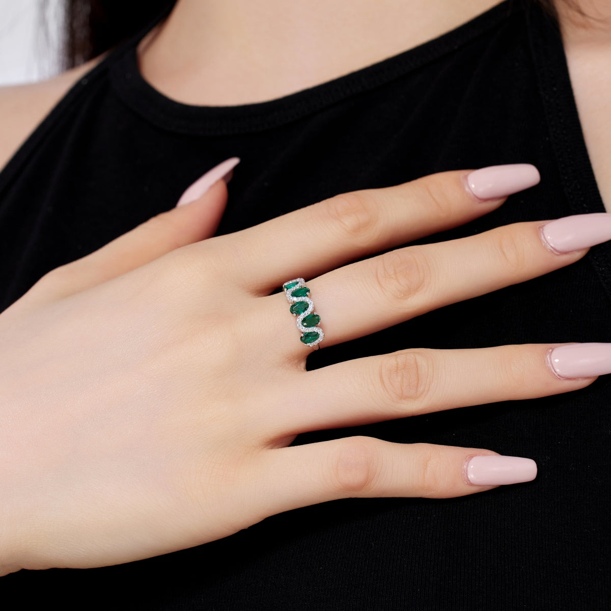 925 silver ring with oval green zirconia stones and sparkling accents