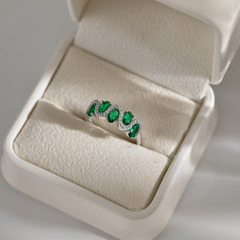 925 silver ring with oval green zirconia stones and sparkling accents
