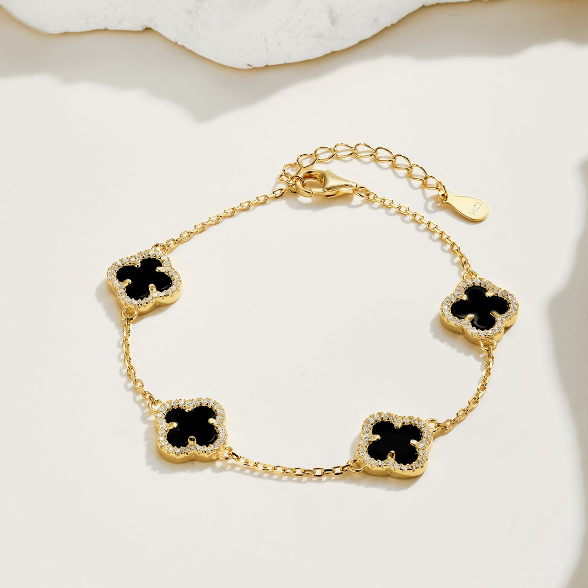 Gold-plated bracelet made of 925 silver – with black clover leaf pendants & zirconia
