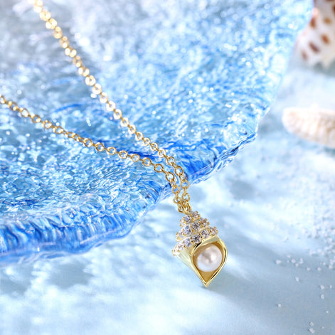18K gold-plated chain made of 925 sterling silver with shell pendant &amp; pearl