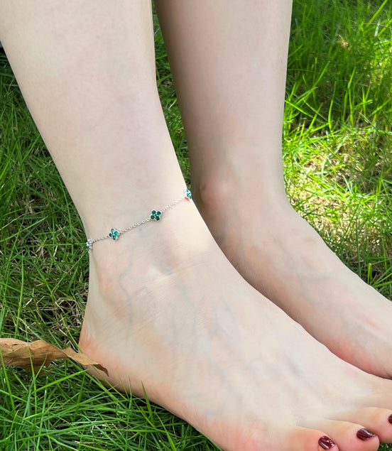 Anklet made of 925 silver with 5x clover leaf pendants &amp; green zirconia stones