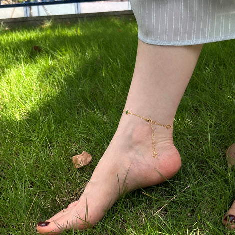 Anklet 18K gold-plated with 5x clover pendants &amp; green zirconia stones