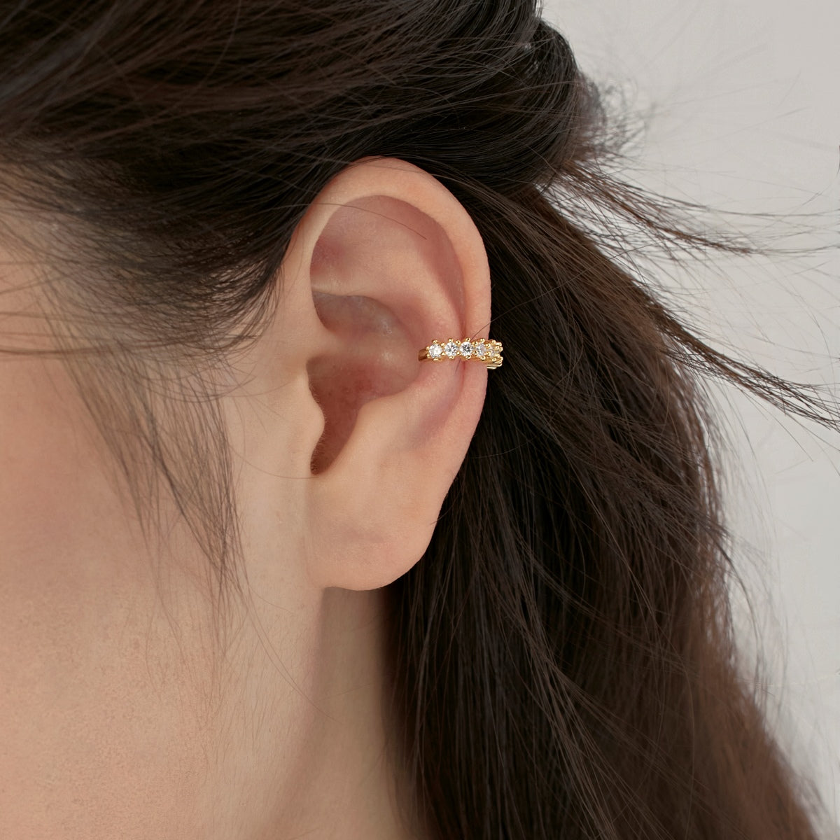 Ear clip made of 925 silver and 18k gold plating with zirconia stones