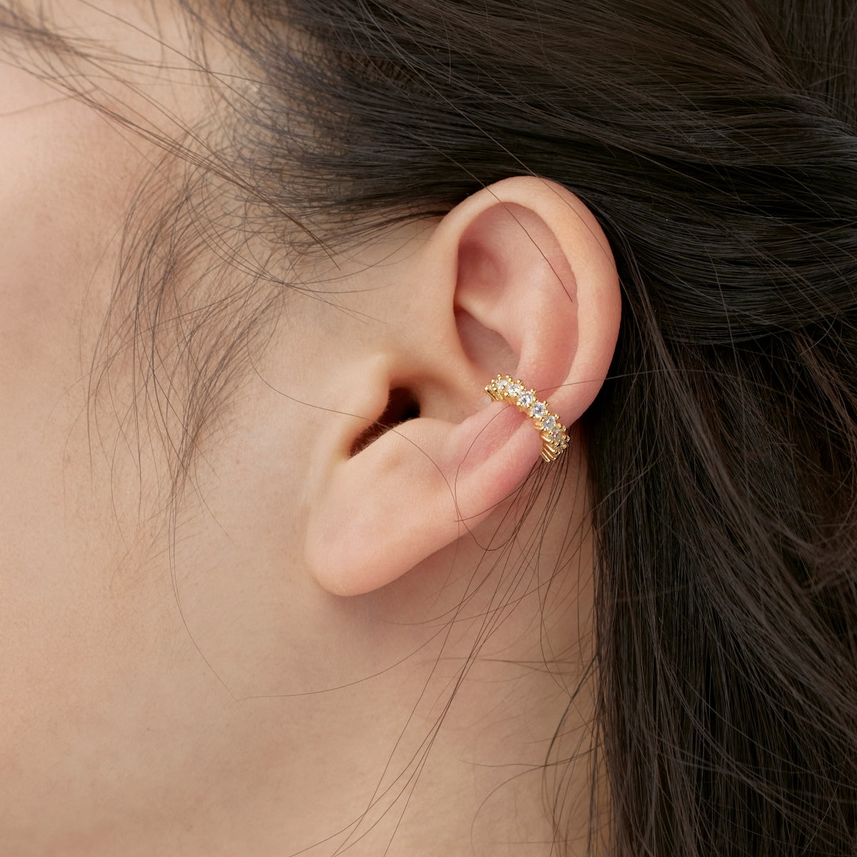 Ear clip made of 925 silver and 18k gold plating with zirconia stones