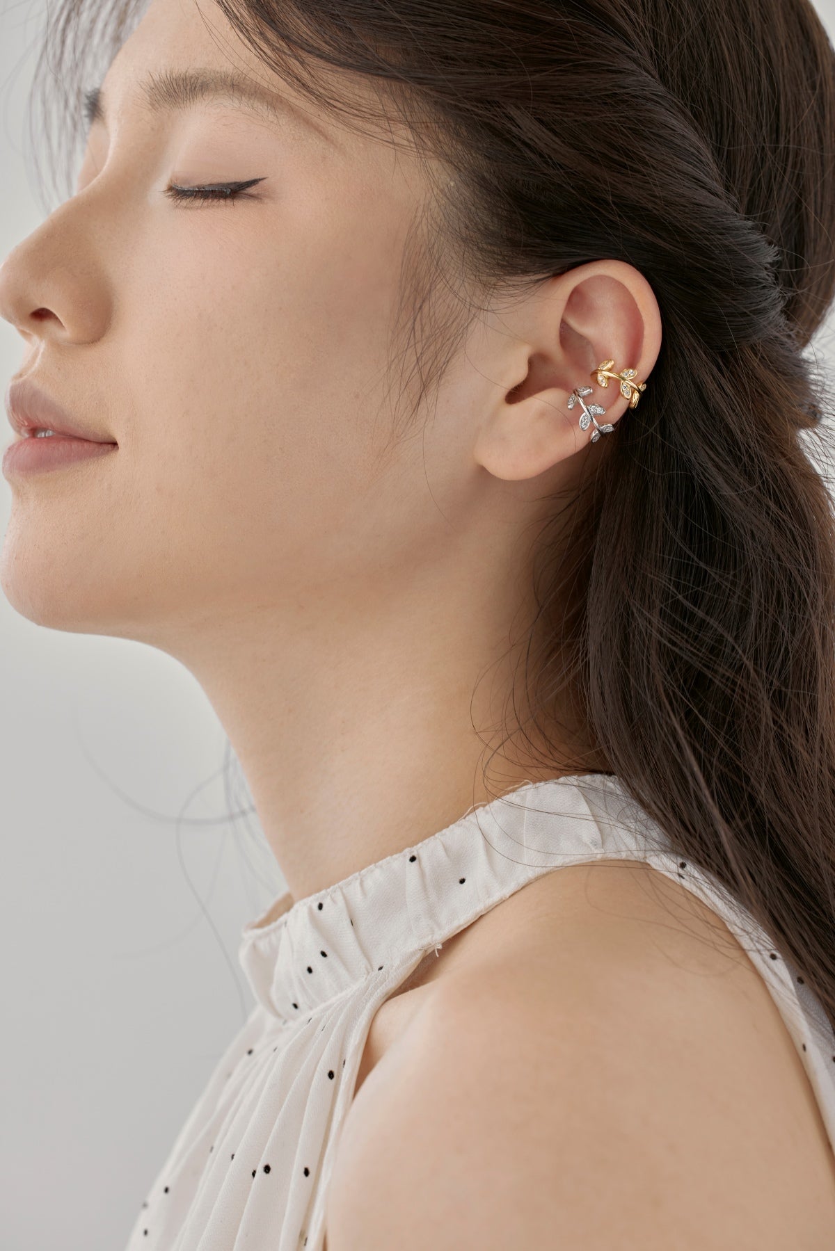 Ear clip made of 925 silver with zirconia stones 18K gold-plated
