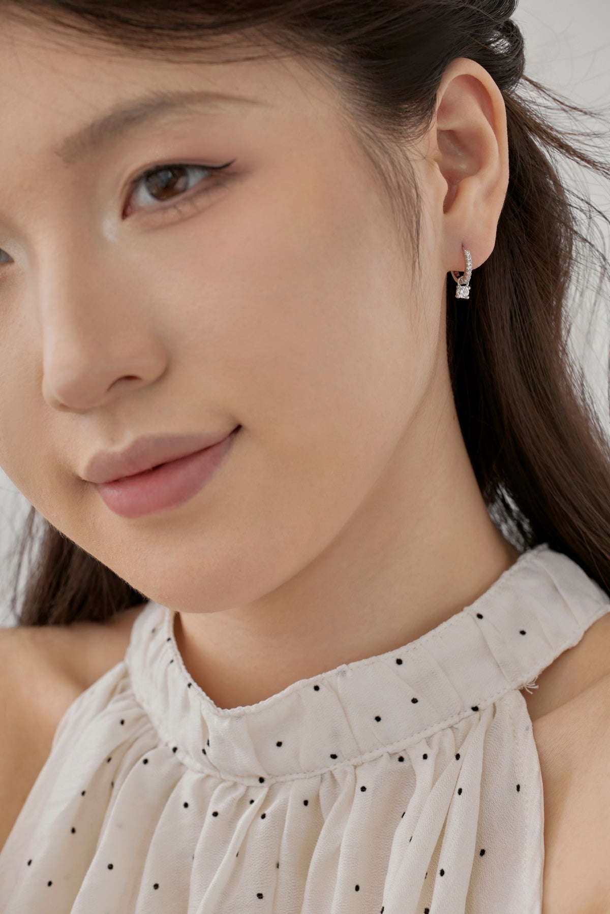 Hoop earrings made of 925 sterling silver with zirconia stones