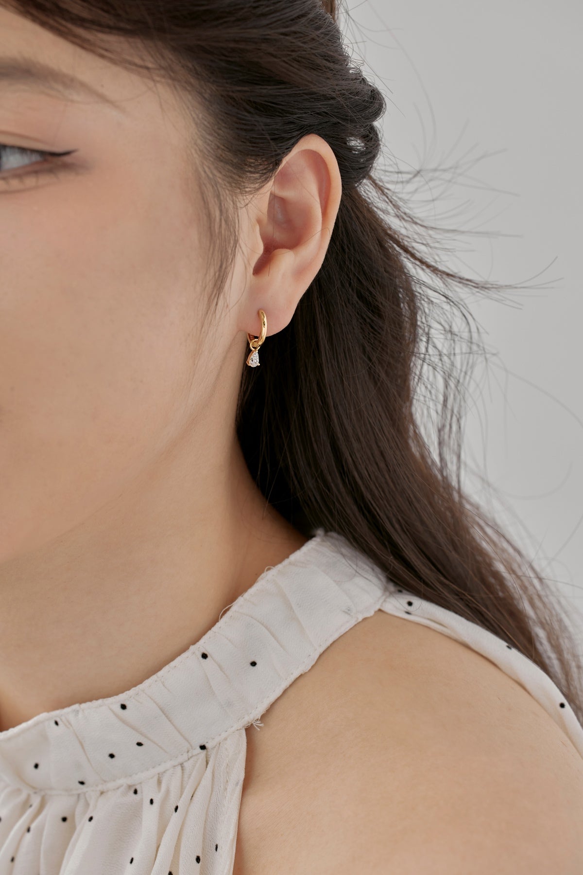 Hoop earrings made of 925 sterling silver gold-plated with zirconia