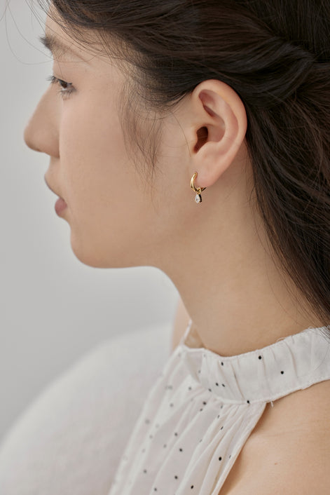 Hoop earrings made of 925 sterling silver gold-plated with zirconia