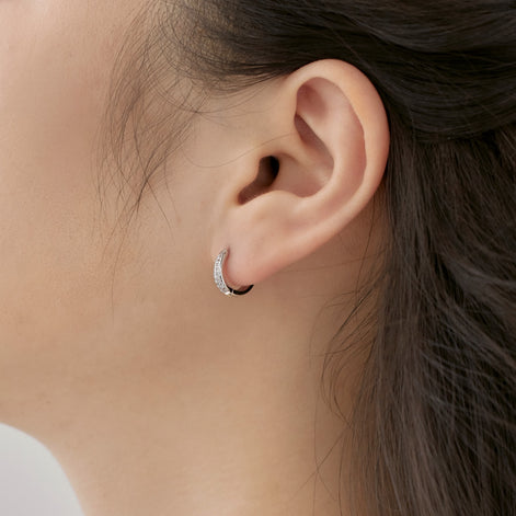 أقراط دائرية مصنوعة من أحجار الزركونيا الفضية الإسترلينية عيار 926