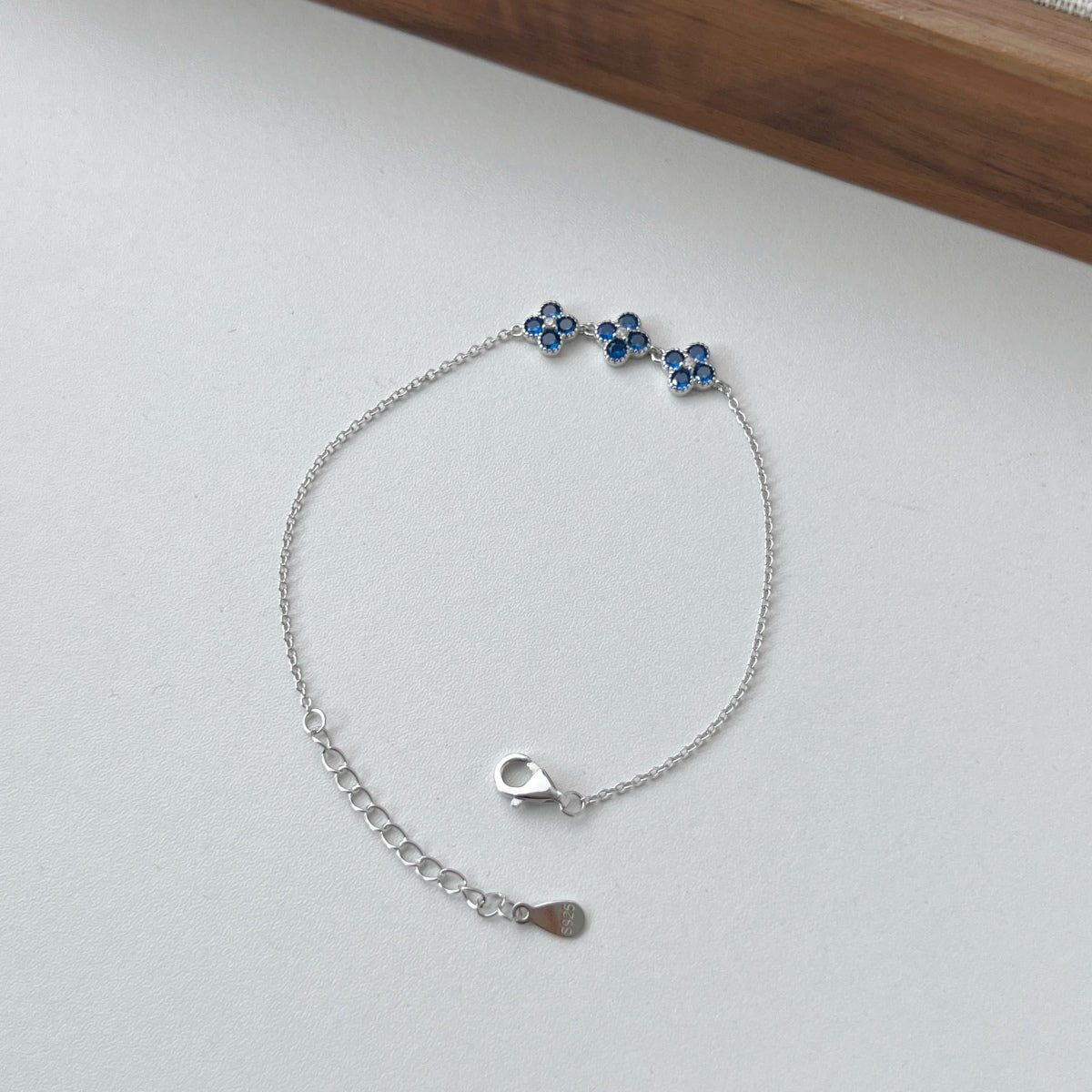 925 silver bracelet with 3x clover leaf pendant, blue zirconia stones