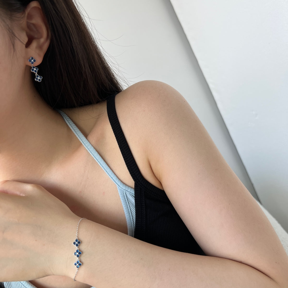 925 silver bracelet with 3x clover leaf pendant, blue zirconia stones