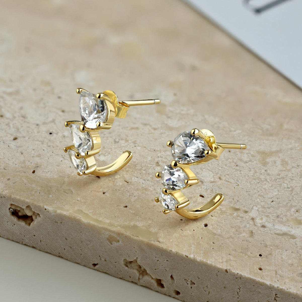 925 Sterling Silver Stud Earrings – 18K gold plated with oval zirconia