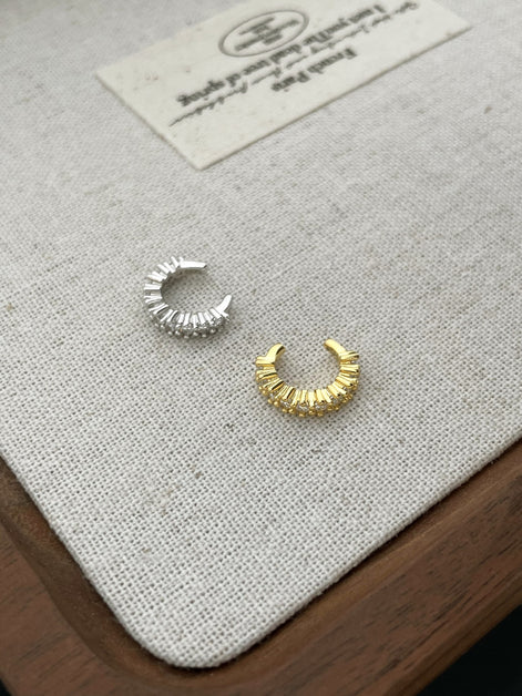 Ear clip made of 925 silver and 18k gold plating with zirconia stones