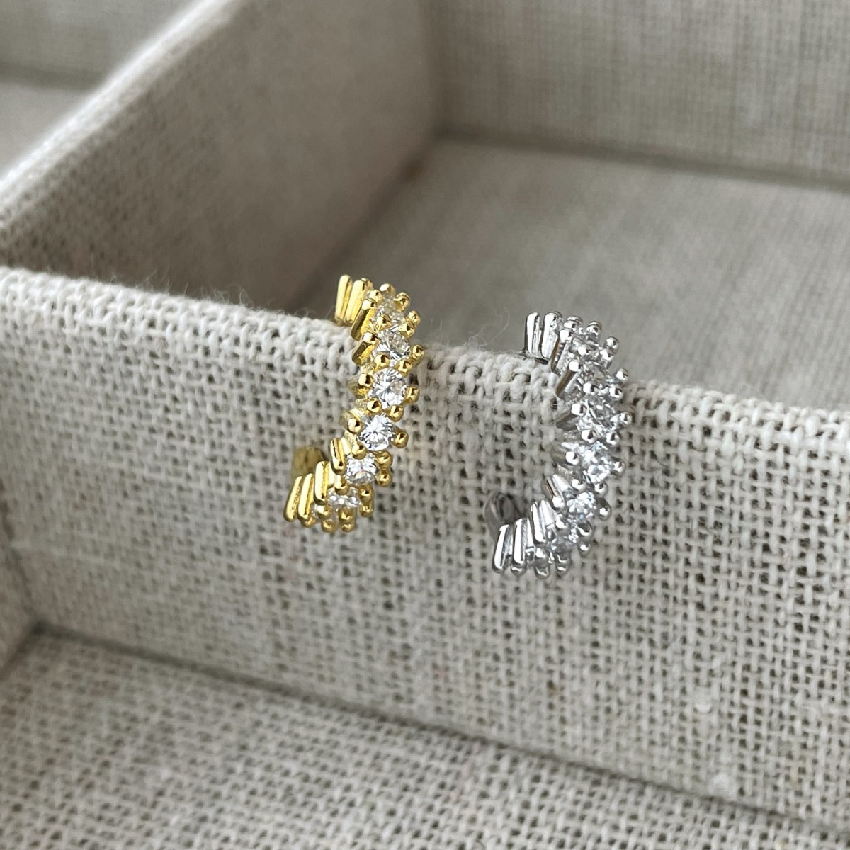 Ear clip made of 925 silver and 18k gold plating with zirconia stones