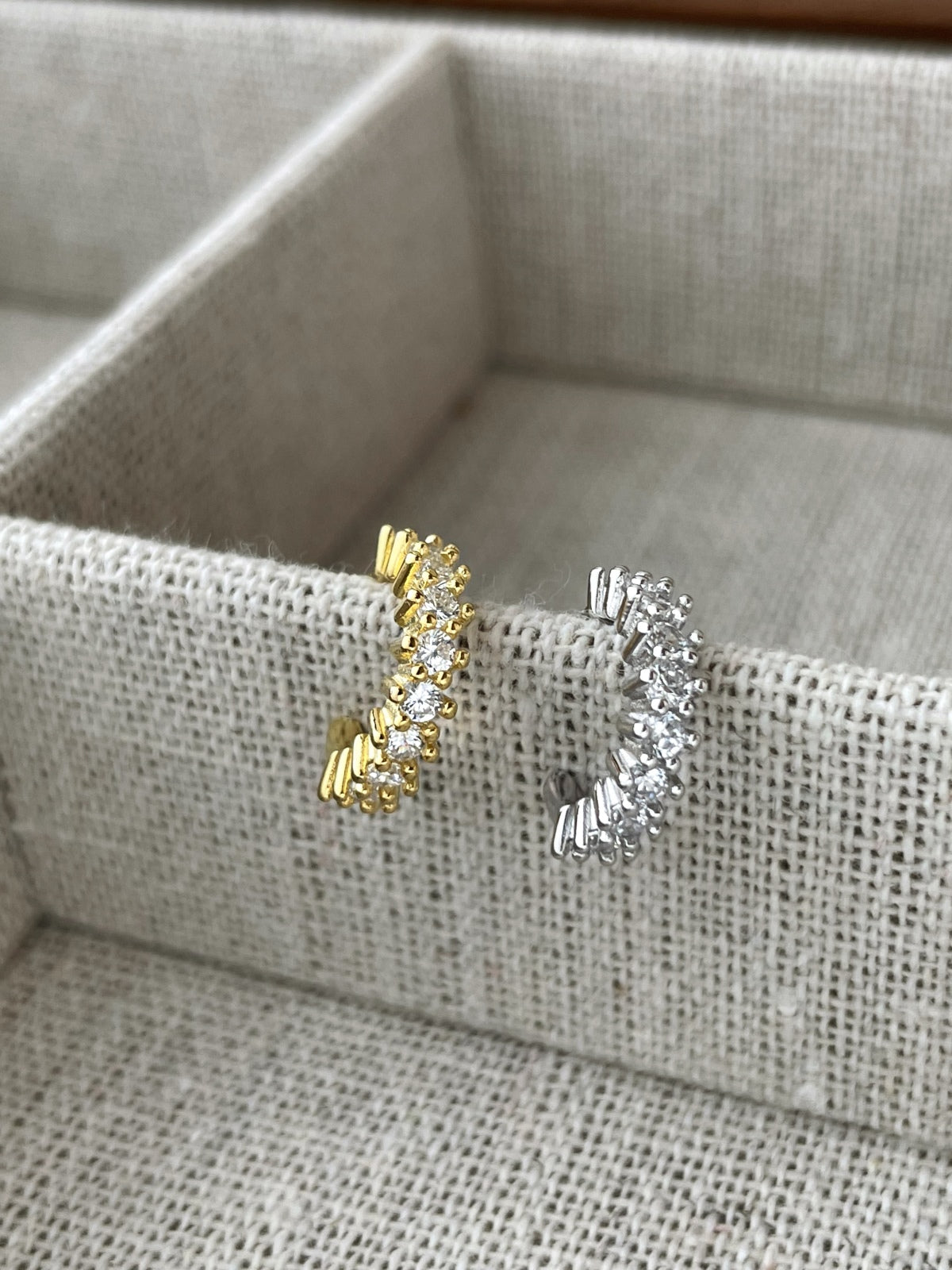 Ear clip made of 925 silver and 18k gold plating with zirconia stones