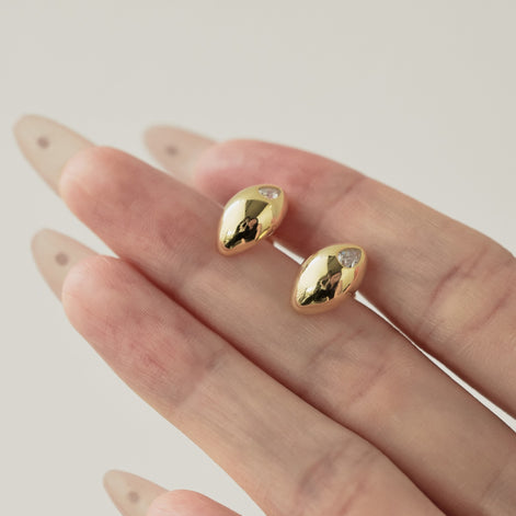 Elegant stud earrings made of 925 silver - 18K gold-plated with zirconia