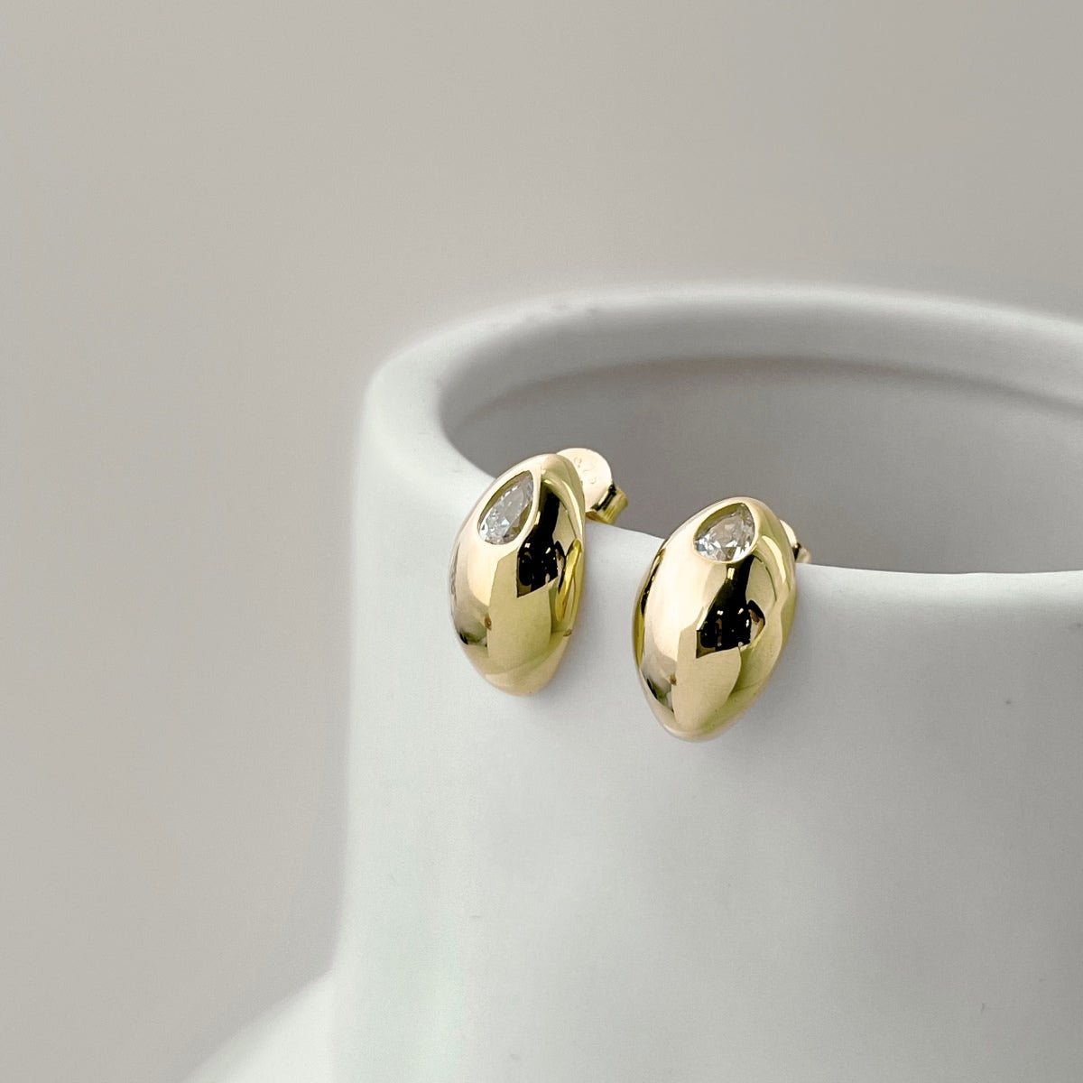 Elegant stud earrings made of 925 silver - 18K gold-plated with zirconia
