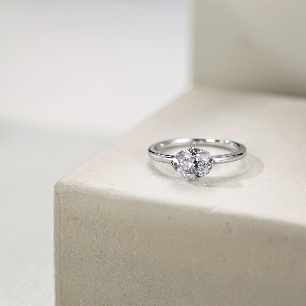 Classic 925 silver ring with oval zirconia stone