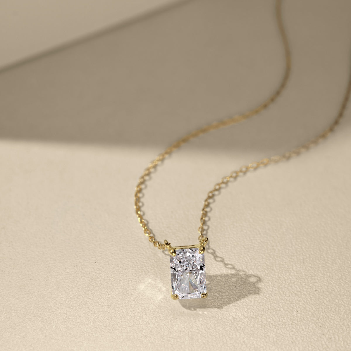 18K gold-plated chain made of 925 sterling silver with princess-cut zirconia