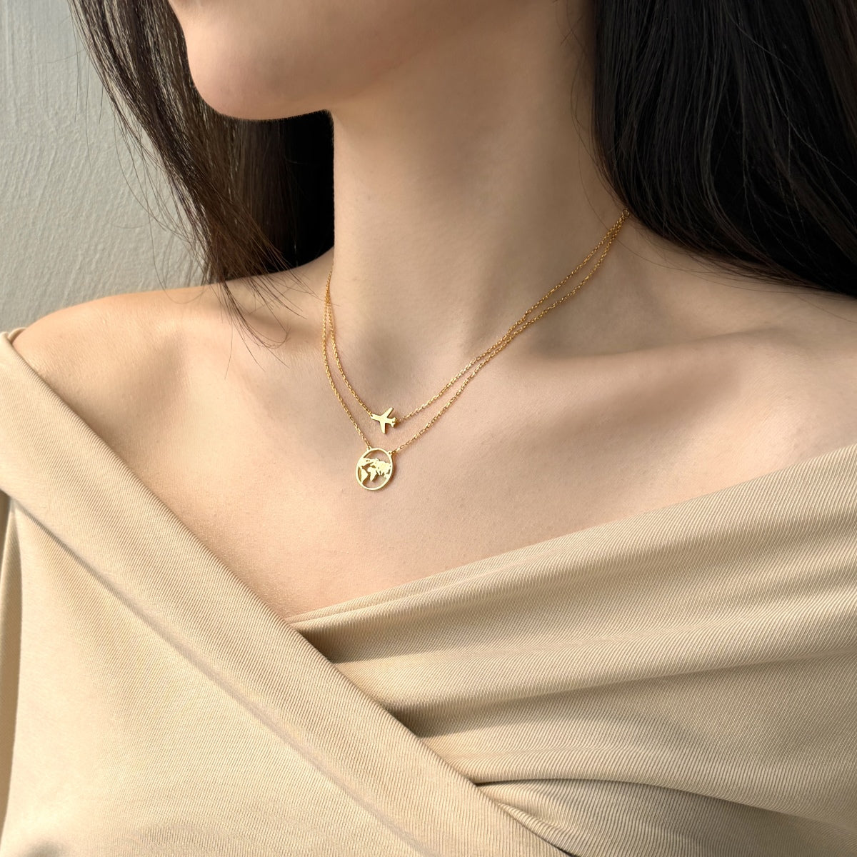 Double chain – 18K gold-plated 925 sterling silver with earth & airplane pendant