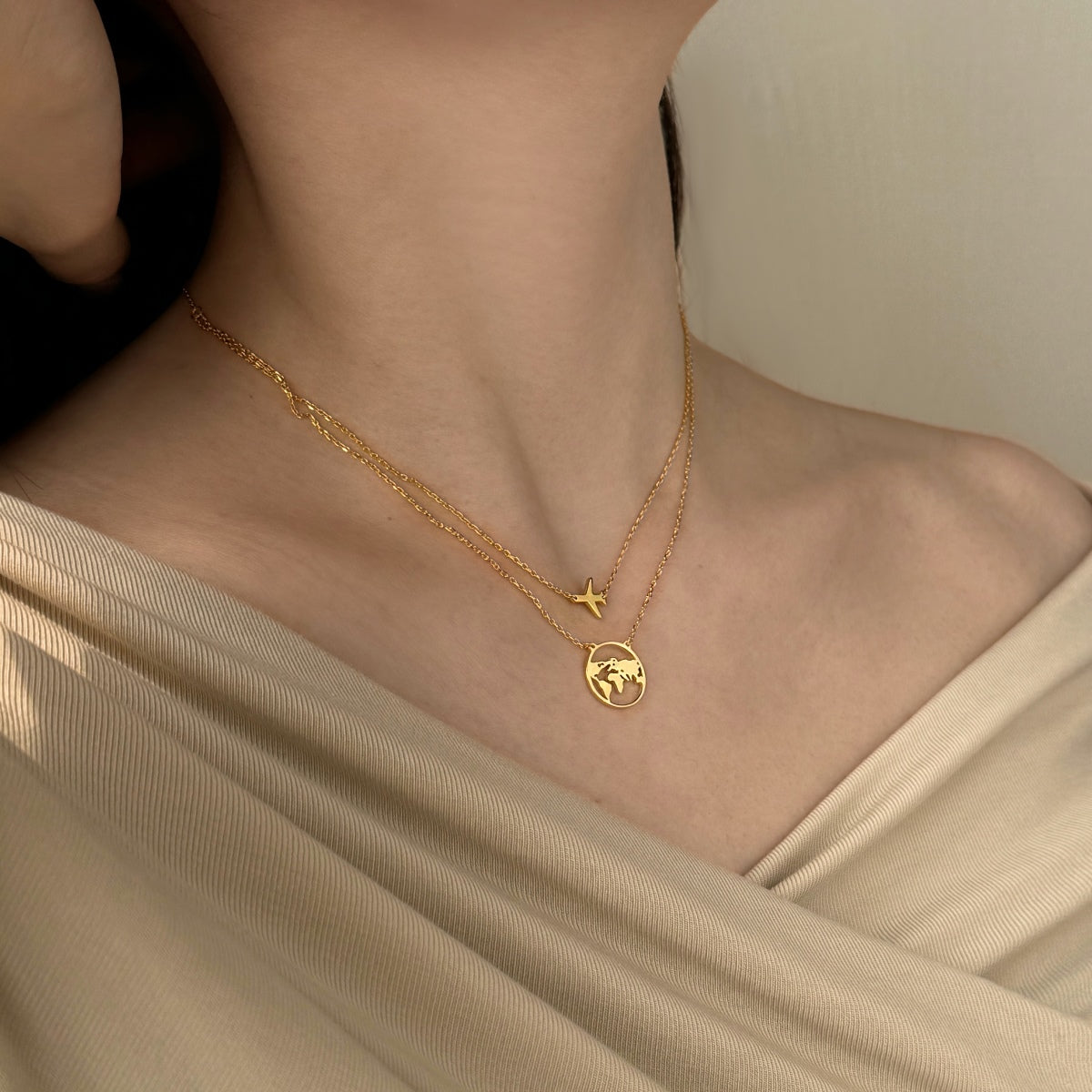 Double chain – 18K gold-plated 925 sterling silver with earth & airplane pendant