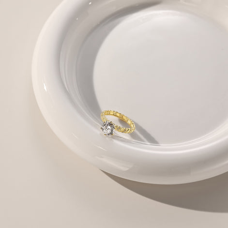 18K gold-plated ring made of 925 sterling silver with solitaire zirconia