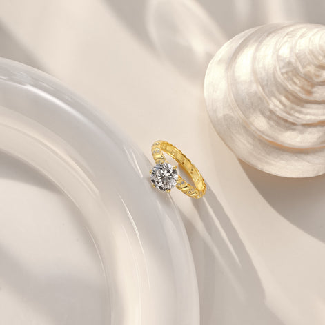 18K gold-plated ring made of 925 sterling silver with solitaire zirconia